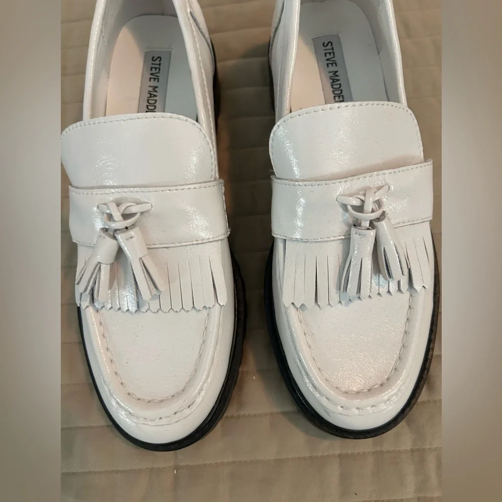 Steve Madden White Leather Upper Loafer Shoes - Picture 4 of 11